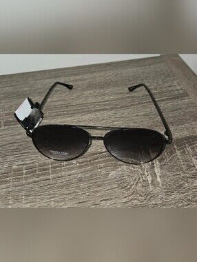 Simply Vera Vera Wang Sunglasses  WSV52SG02 Aviator Polarized Lenses NWT.